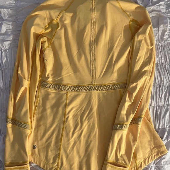 Lululemon Run: Reflect Pullover. Burning Yellow. - Picture 6 of 7